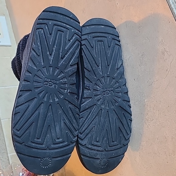 Ugg Australia Lyla Boot - Picture 9 of 15